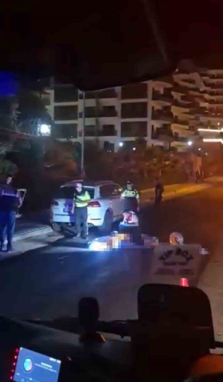 Alanya’da park halindeki otomobile çarpan genç motosikletli hayatını kaybetti