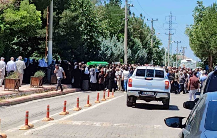 Batman’da silahlı saldırıda hayatını kaybeden 3 kişi toprağa verildi