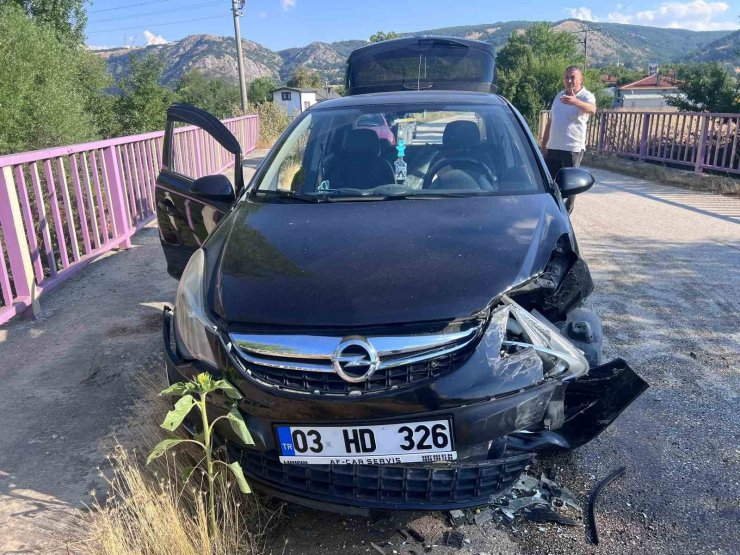 Bilecik’te iki otomobil kafa kafaya çarpıştı: 1 yaralı