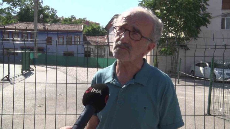 Tarihi mezarın üzeri çakıl taşlarıyla kapatılıp otopark görünümü verildi
