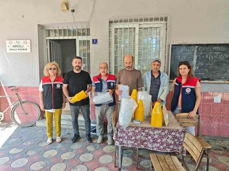 Nazilli’de 2 bin 500 Akdeniz meyve sineği tuzağı dağıtıldı