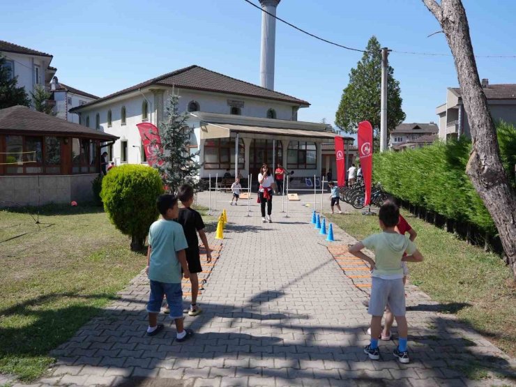 Kur’an kursuna gidenlen hem eğlendi hem spor yaptı