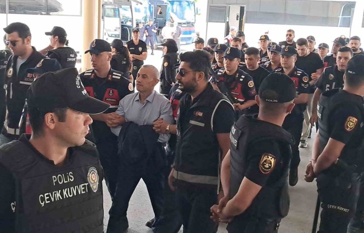 Vali Tuncay Sonel, koruma polisi Şükrü Eroğlu ile emekli polis memuru Gökhan Ertok Erzurum Adliyesi’nde ifade veriyor