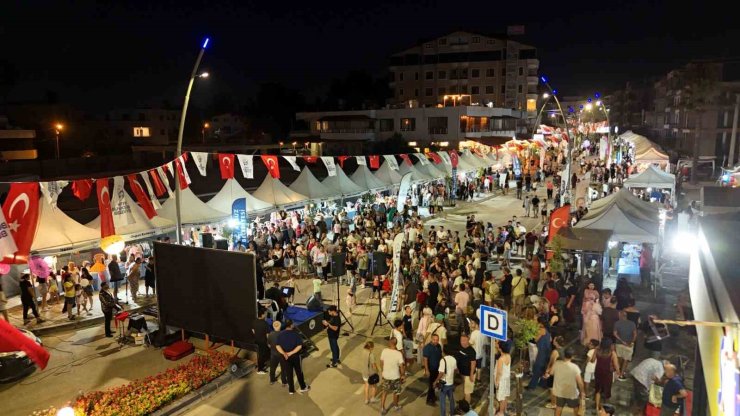 Arsuz’da sokak şenlikleri yoğun ilgi gördü