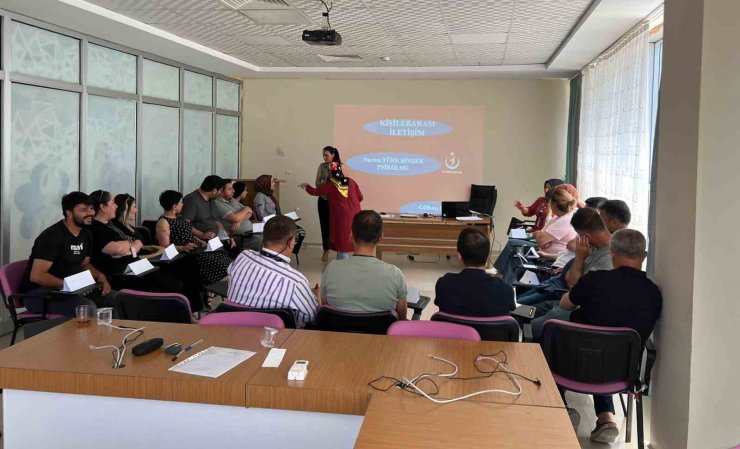 Hastane personeline "Kişiler arası iletişim" eğitimi verildi