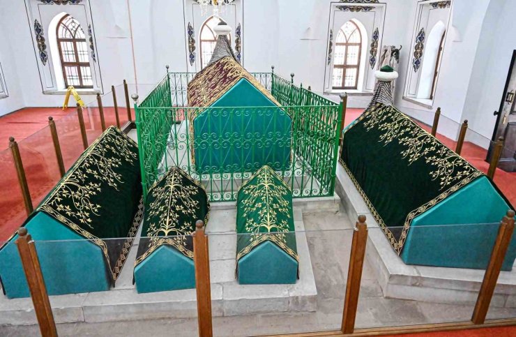 Bursa’da hanedan türbelerindeki puşideler yenileniyor