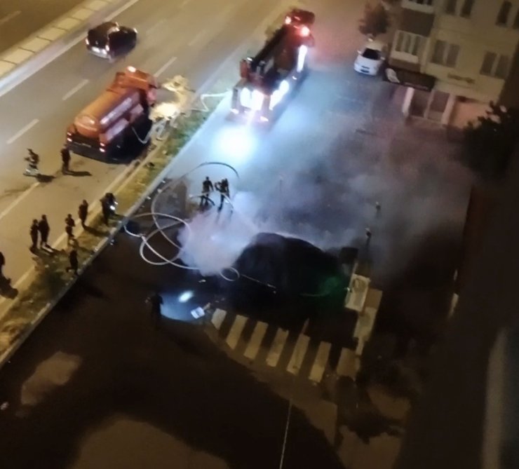 Kayseri’de alev alan elektrikli araç bomba gibi patladı... O anlar kamerada
