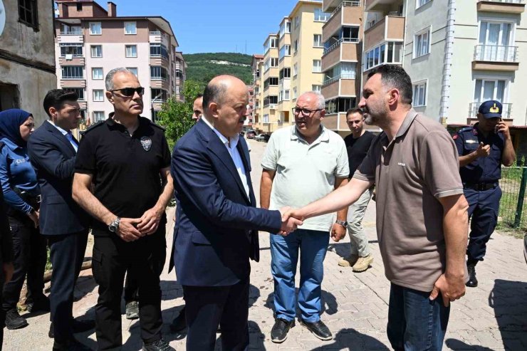 Selden etkilenen Cide’de hasar tespit ve temizlik çalışmaları sürüyor