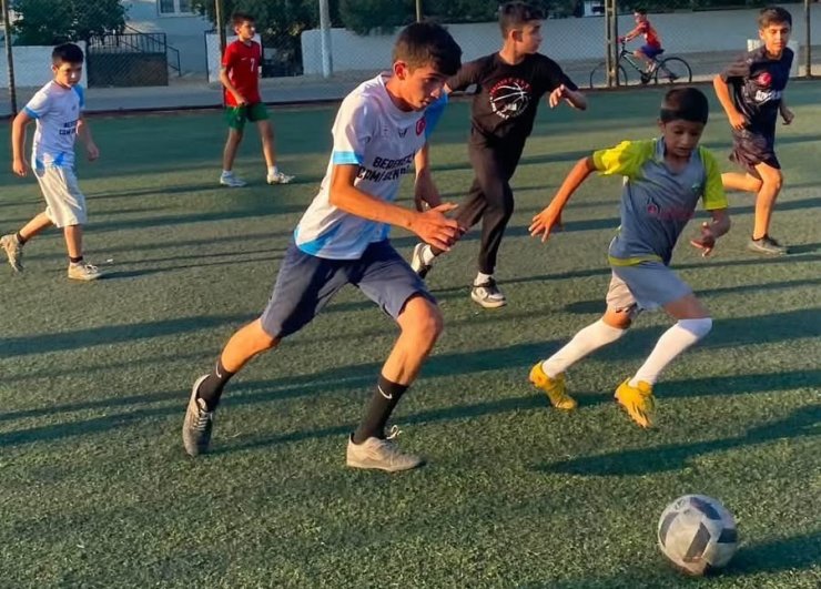 Kur’an kursu öğrencileri futbolla kardeşlik bağlarını güçlendiriyor