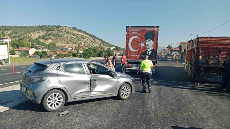 Bilecik’te kamyonet ile otomobil çarpıştı: 1 yaralı