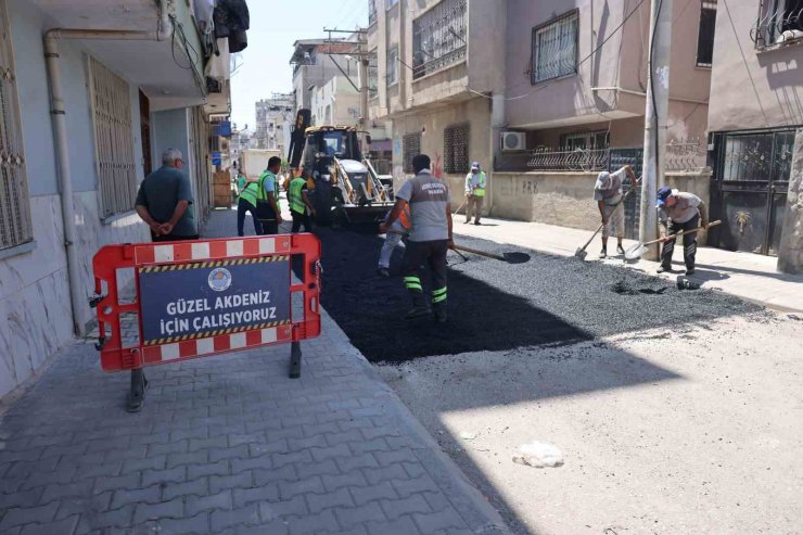 Akdeniz’de yol ve kaldırım çalışmaları aralıksız sürüyor