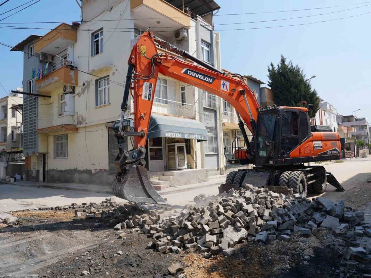 Tarsus’ta 17 sokak 10 bin ton sıcak asfaltla yenilendi