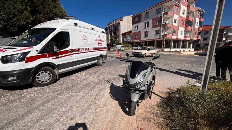 Tavşanlı’da otomobil ile motosiklet çarpıştı: 2 yaralı