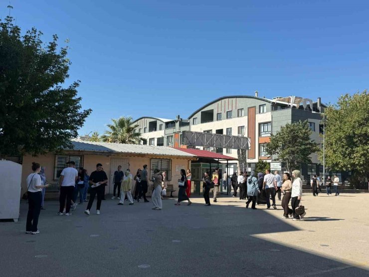 Gemlik ve Orhangazi adliyelerine alınacak 11 zabıt kâtibi için uygulama sınavı yapıldı
