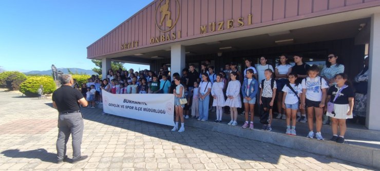 Burhaniye’de Yaz Spor Okulu öğrencileri Seyit Onbaşı Müzesini ziyaret etti