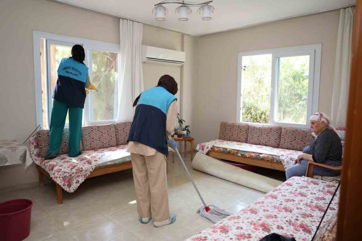 Mersin’de yaşlı ve yalnız vatandaşlara evde şefkat eli
