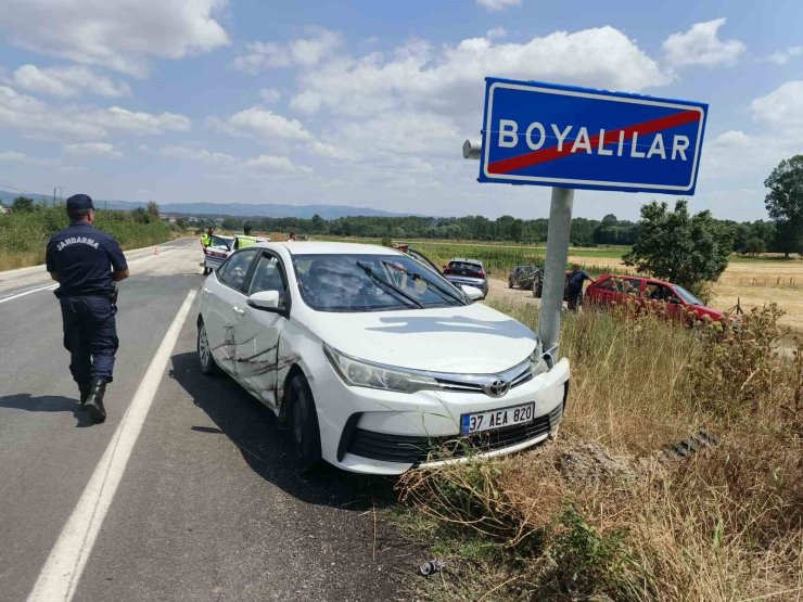 Kastamonu’da otomobil traktörle çarpıştı: 2 yaralı
