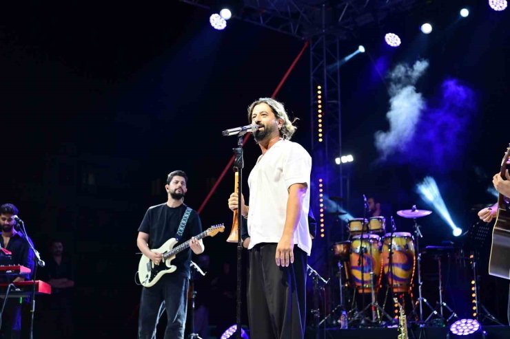 Bahçelievler Yaz Festivali’nde Koray Avcı rüzgarı