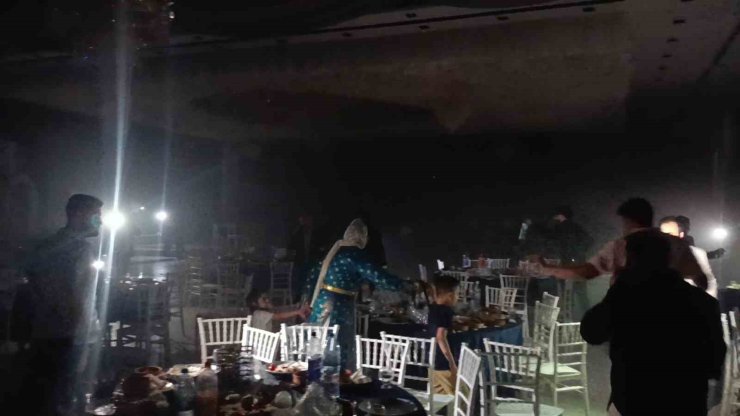 Düğün salonunda yangın paniği: Anne gözyaşları arasında bebeğini aradı