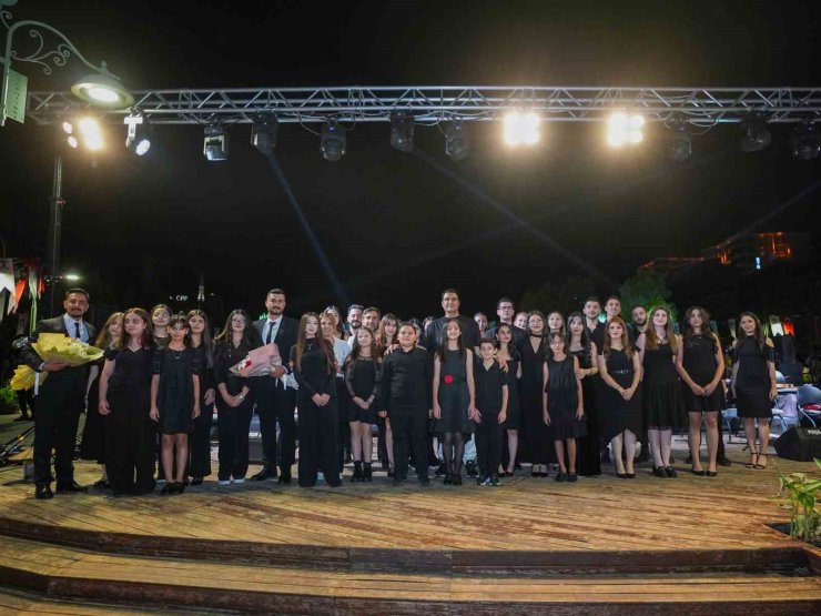 Şehitkamil’den Vadi Park’ta müzik dolu gece