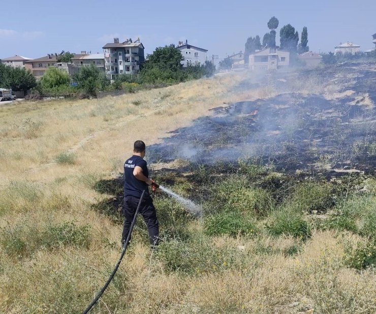 Van’da anız yangını