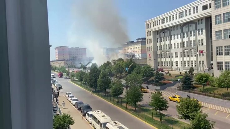 Adliye bahçesinde yangın çıktı