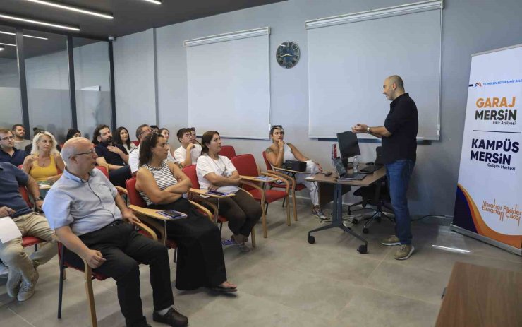 Mersin’de gençler dijital kariyer için LinkedIn eğitimi aldı
