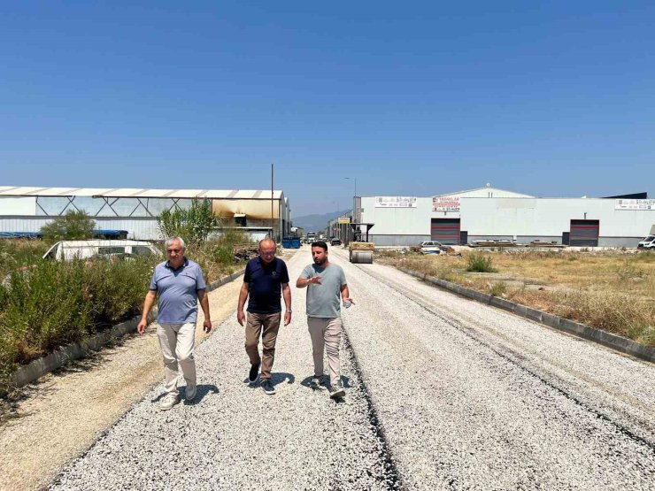 Turgutlu’da sanayi sitesine 5 bin metrekarelik asfalt hamlesi