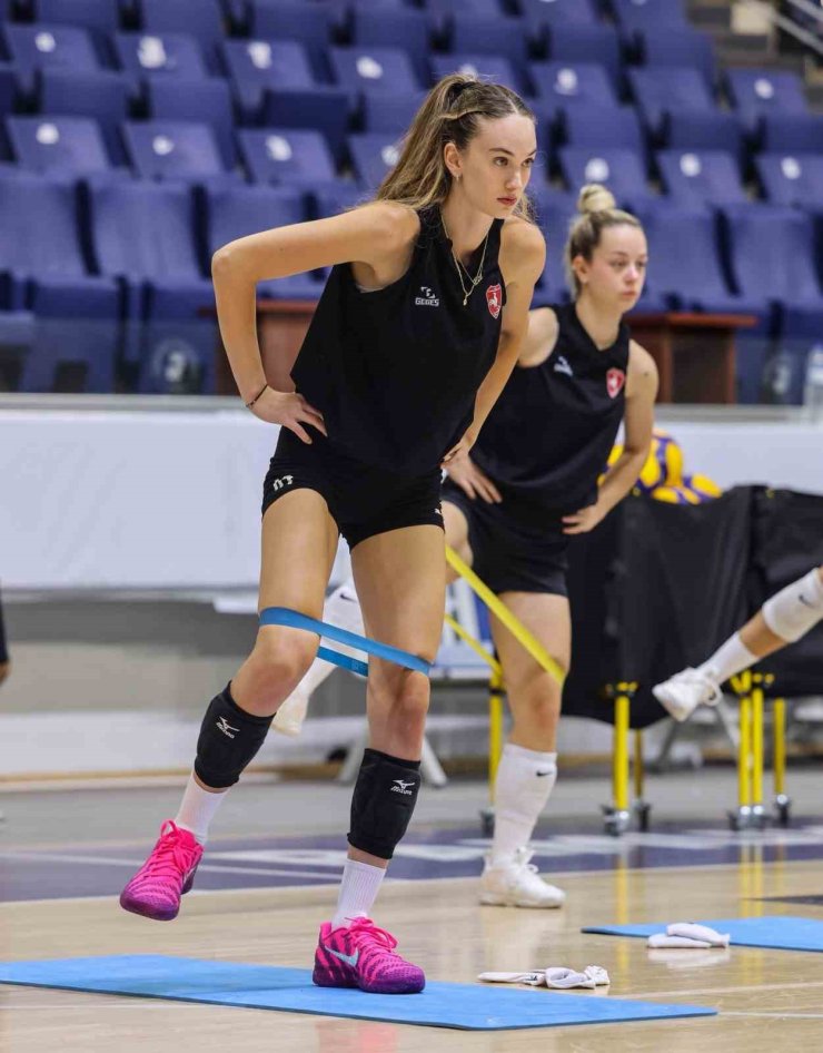 Denizli Büyükşehir Belediyespor Kadın Voleybol Takımı yeni sezon hazırlıklarına başladı