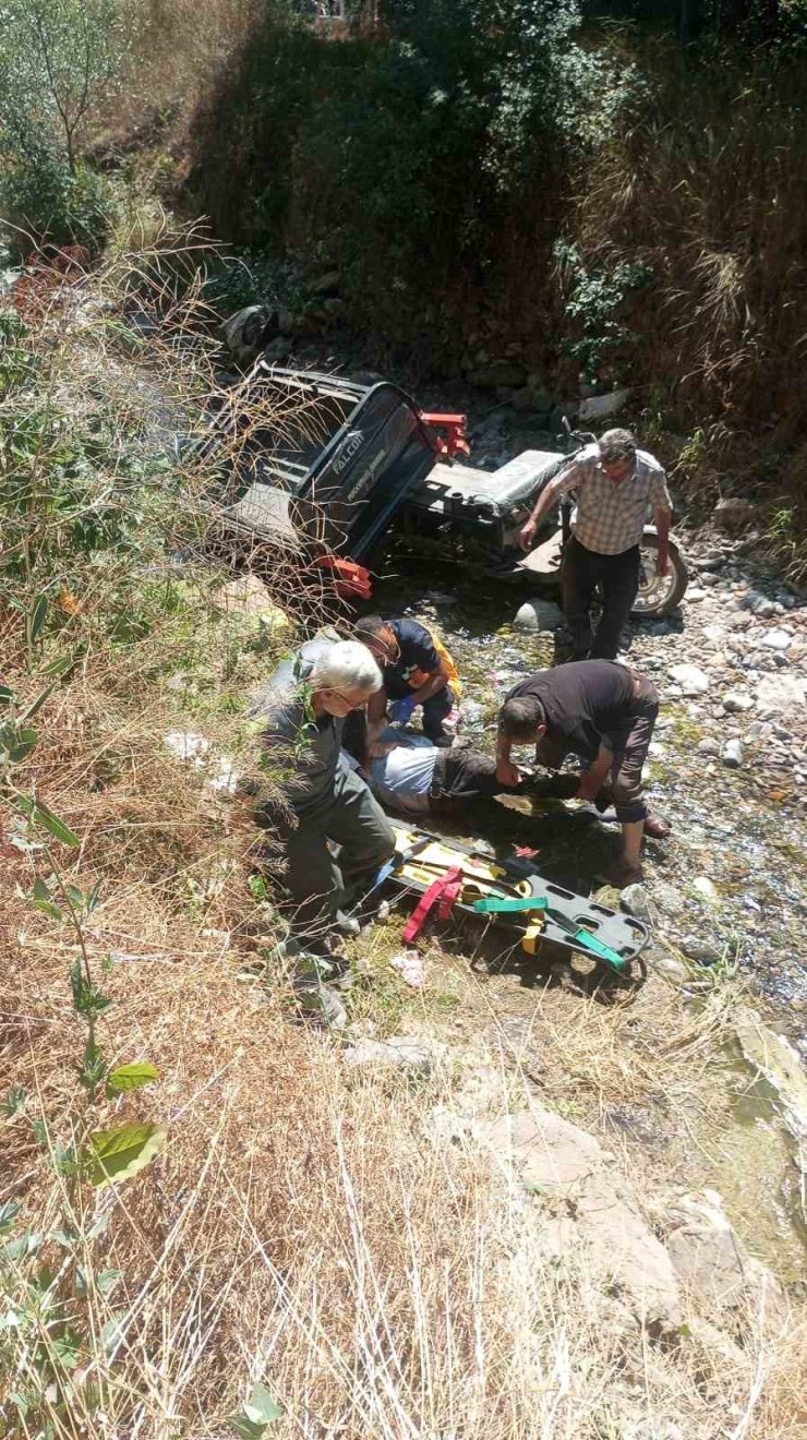3 tekerlekli motor dere yatağına devrildi: Dede öldü, 2 torunu yaralandı