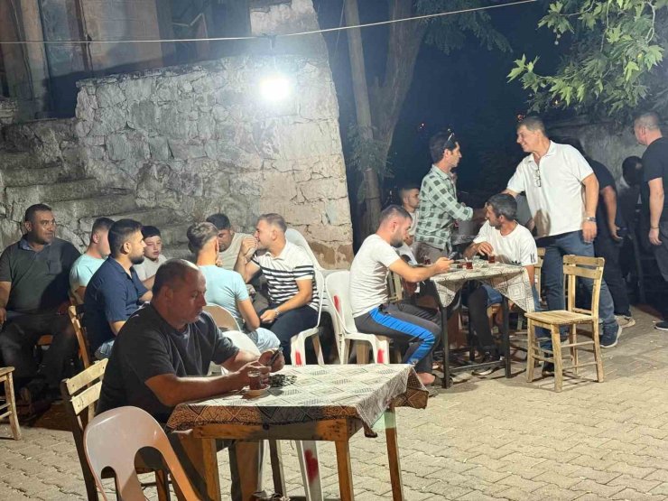 Gömeç’te siyasiler yangın mağdurlarını yalnız bırakmadı