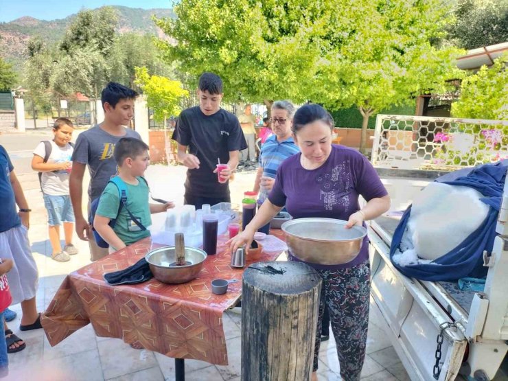 Hayırseverlerden yaz Kur’an kursu öğrencilerine tatlı sürpriz
