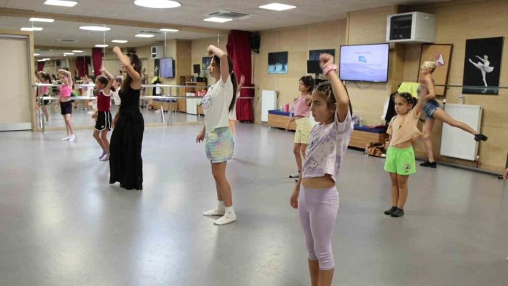 Yaz sanat kursları çocukları ve gençleri sanatla buluşturuyor