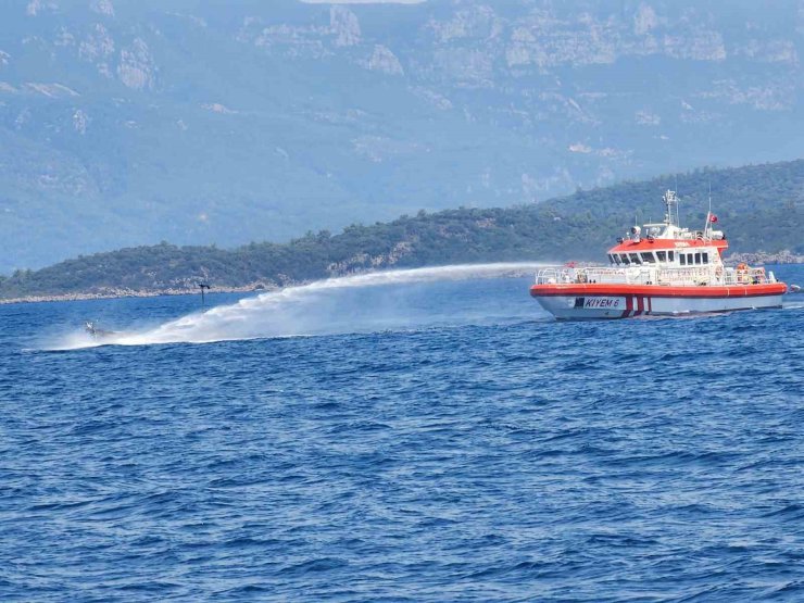 Marmaris’te demirli yelkenli tekne alevlere teslim oldu