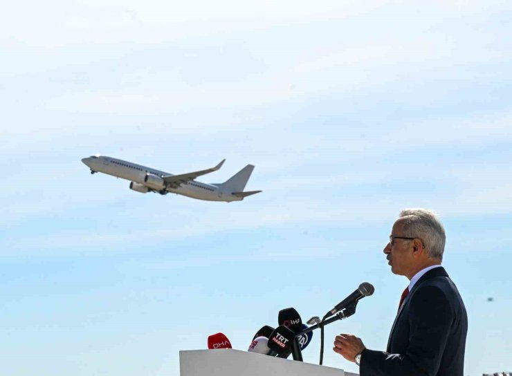 Bakan Uraloğlu: "Antalya Havalimanı’nda yeni hava trafik kontrol kulemizin betonarme imalatlarında 46 metre seviyesine ulaştık"