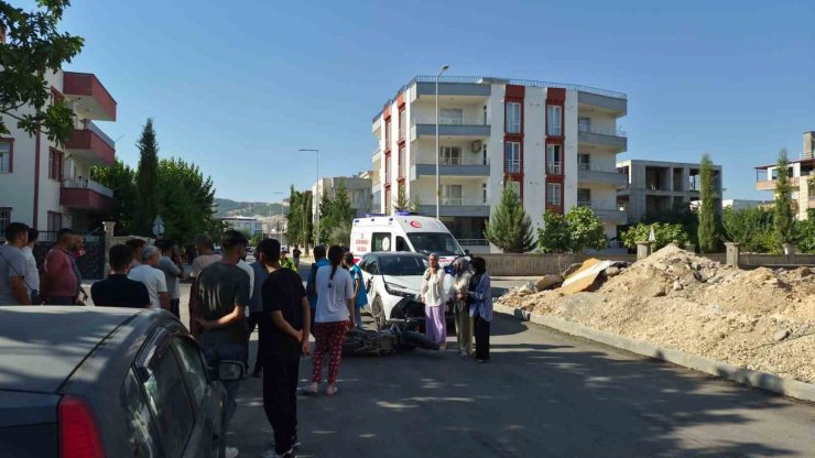 Otomobil ile motosiklet çarpıştı: 2 yaralı