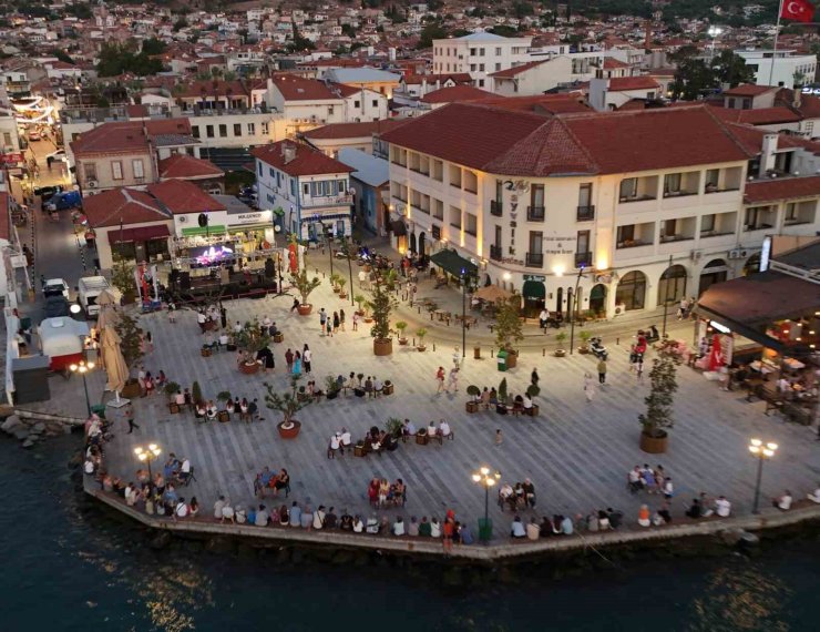 Ayvalık, tarihi Gümrük Meydanı’na kavuştu