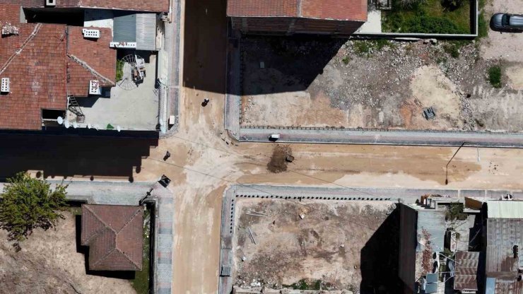 Elazığ’da mahallelerde yol ve kaldırım yenileme çalışması