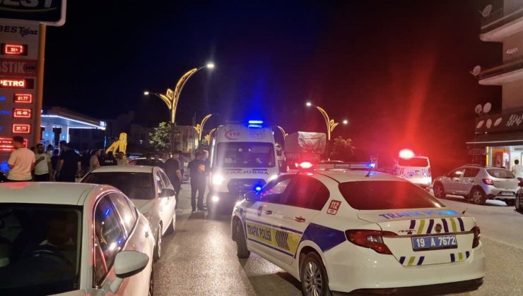 Çorum’da otomobil ile motosiklet çarpıştı: 1’i ağır 2 yaralı