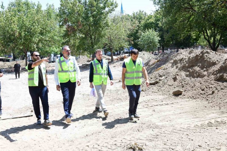 Başkan Erol, Kestel’in kalbi Aile Parkı’ndaki çalışmaları inceledi