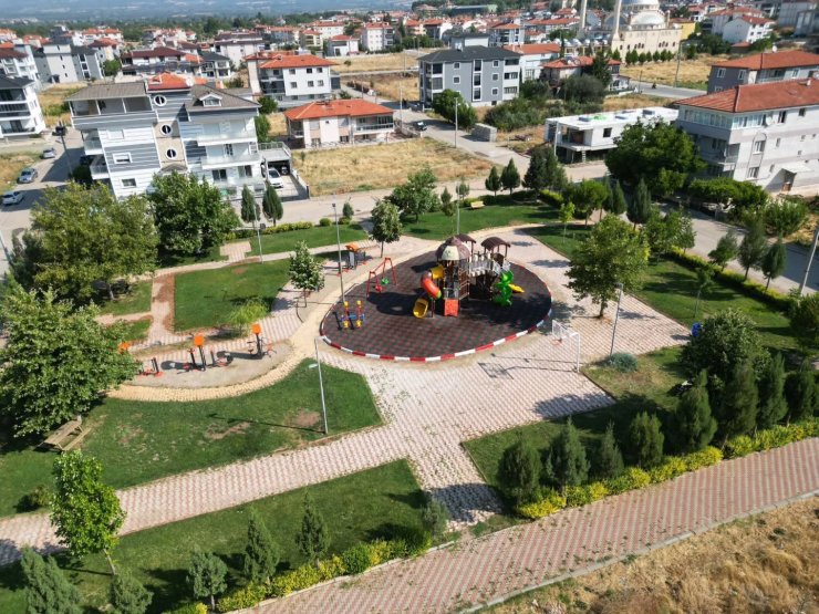 Tavas’ın parkları çocuklar için daha güvenli ve modern hale getiriliyor