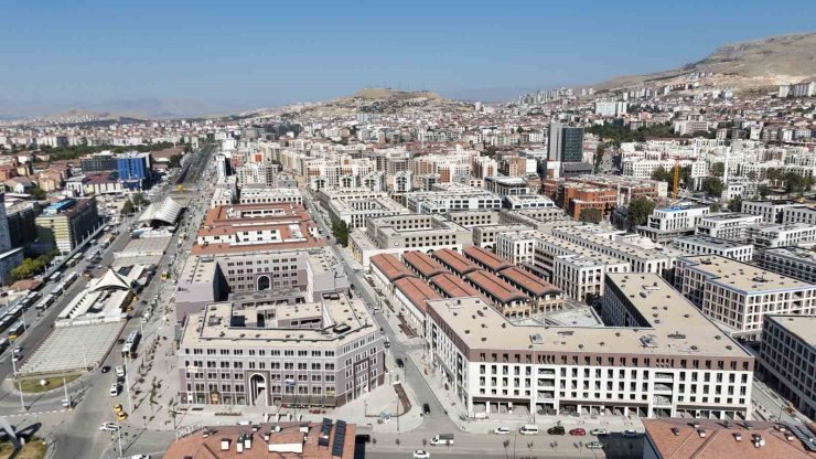 Depremin yıktığı Malatya Çarşısı ayağa kalkıyor: Gastronomi sokağında ilk ocak yandı