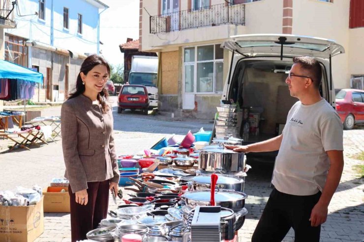 Kaymakam Feyza Yılmaz, pazarcı esnafı ve vatandaşlarla buluştu