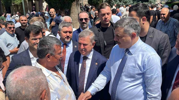 İçişleri Bakanı Çiftçi, cuma ve cenaze namazlarına katıldı