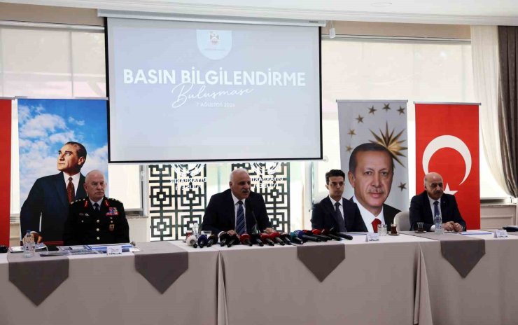 Diyarbakır Valisi Zorluoğlu: "Zehir tacirlerinin başını ezeceğiz"