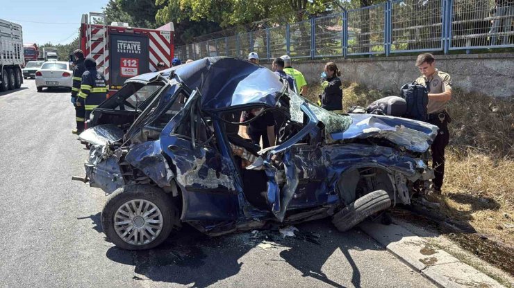 Eskişehir’de 3 aracın karıştığı feci kazada 1 ölü, 1 ağır yaralı