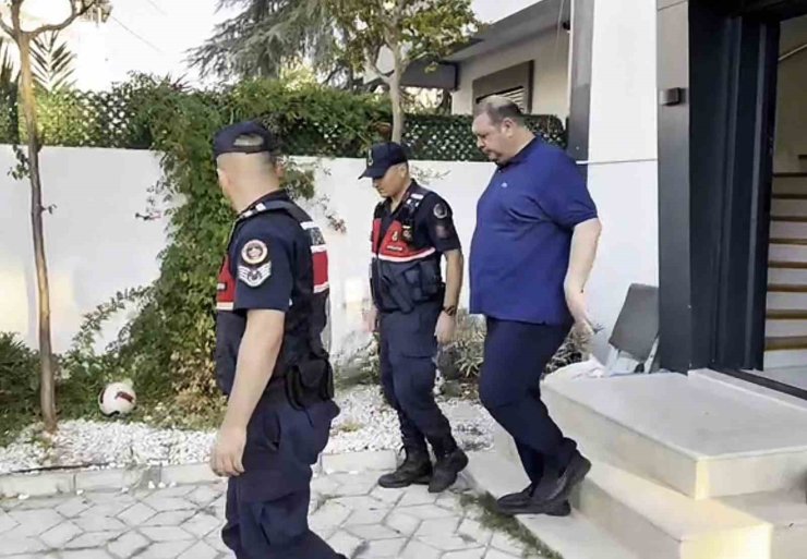 Menderes Belediyesi soruşturmasında 16 şüpheli adliyeye sevk edildi