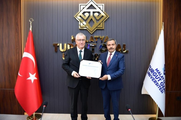Malatya Turgut Özal Üniversitesi, Kurumsal Akreditasyon Belgesi’ni aldı