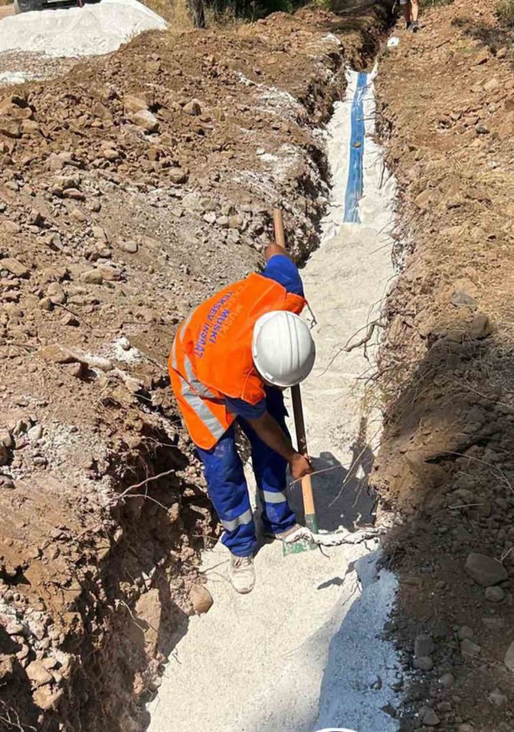 Çetibeli Mahallesi’nin içme suyu hatları yenileniyor