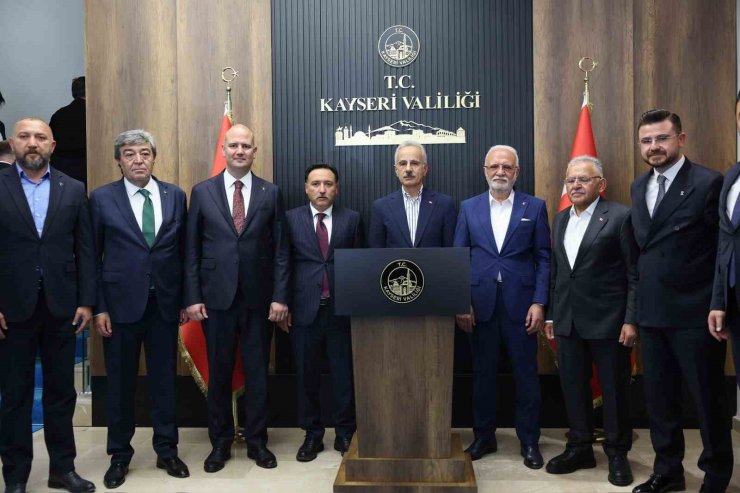 Bakan Uraloğlu’ndan Vali Çiçek’e ziyaret